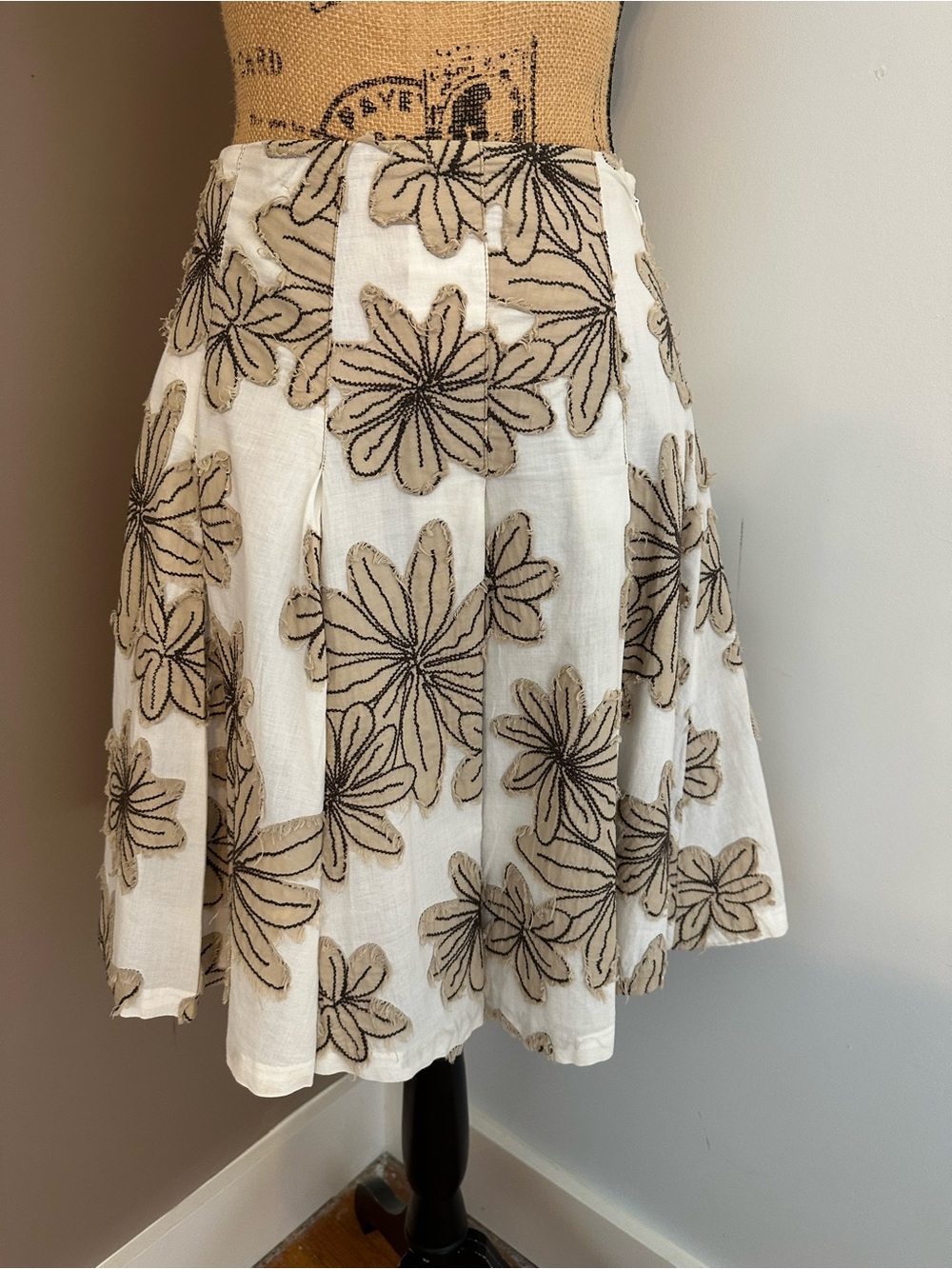 Tibi SZ (6) Cottage Core Inspired A-Line Skirt with Beige Floral Appliqués
